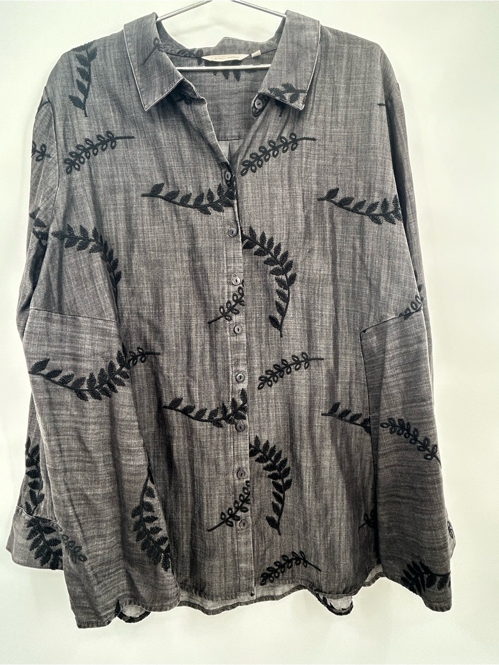 Soft Surroundings Gray Chambray Tunic Black Embroidered Papyrus Leaf 2x